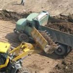 رئیس جمعیت هلال احمر گناوه اعلام کرد : واژگونی کمپرسی حمل مصالح ساختمانی درگناوه منجر به مرگ راننده شد