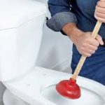 آموزش چگونگی رفع گرفتگی لوله های ساختمان به خصوص گرفتگی لوله های توالت